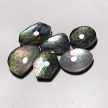 Honeycomb Cut Cyrstal And Tahitian Mother Of Pearl Doublet